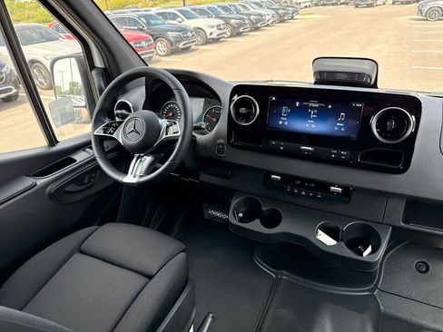 Used 2025 Mercedes-Benz Sprinter 2500 image 24