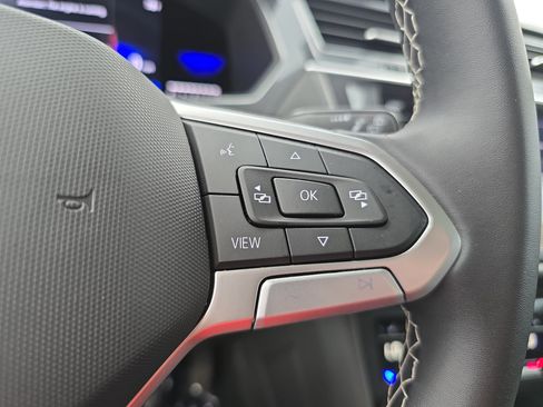 Used 2023 Volkswagen Tiguan SE w/ Panoramic Sunroof Package FWD image 18