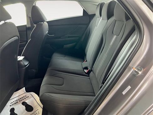 Used 2023 Hyundai Elantra SEL w/ Convenience Package image 11