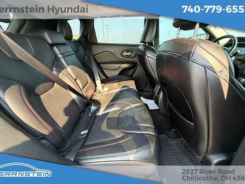 Used 2019 Jeep Cherokee Trailhawk AWD/4WD image 26