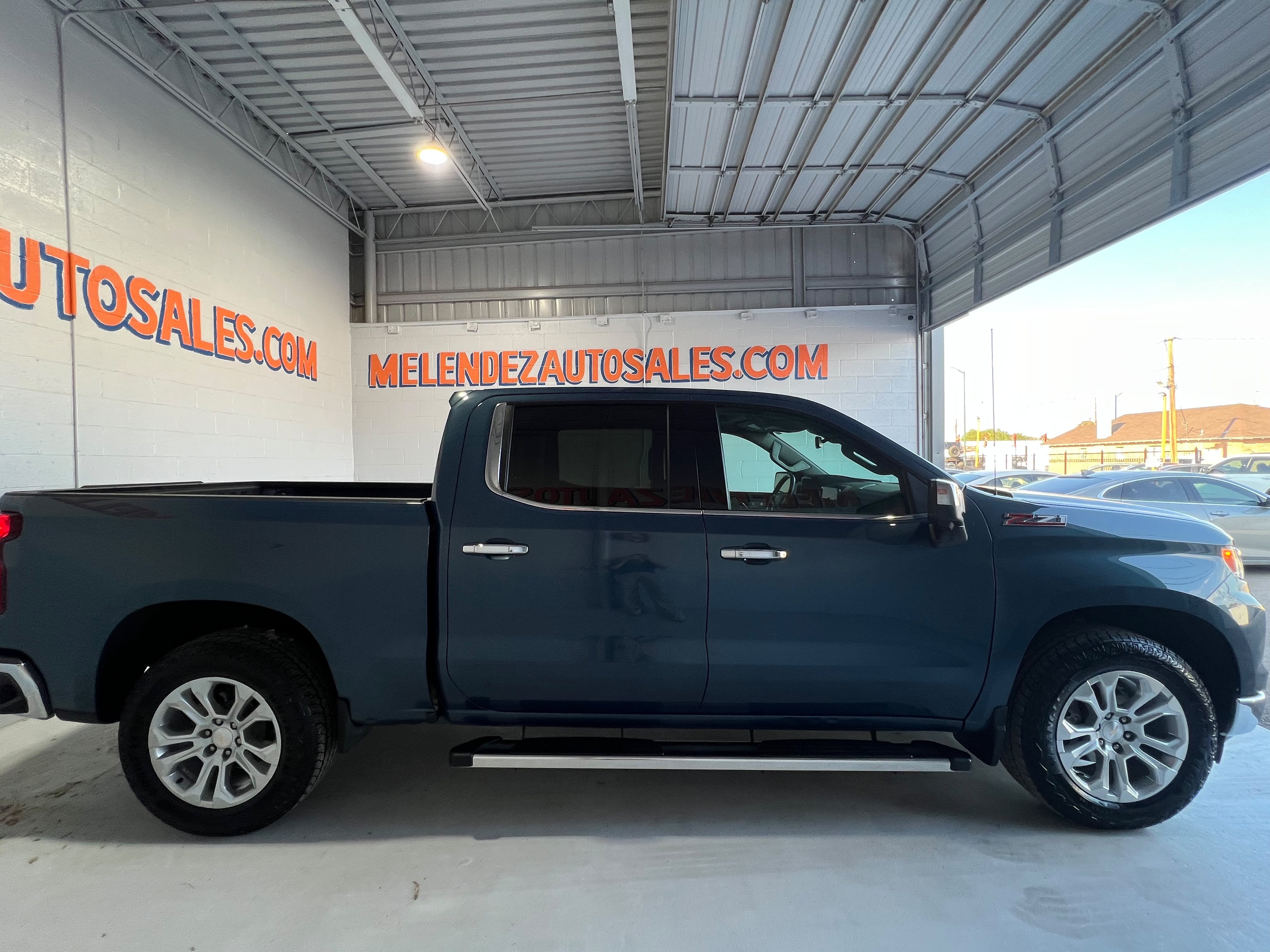 Used 2024 Chevrolet Silverado 1500 LTZ w/ Z71 Off-Road Package AWD/4WD image 7
