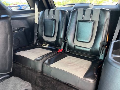 Used 2017 Ford Explorer XLT w/ Equipment Group 202A AWD/4WD image 19
