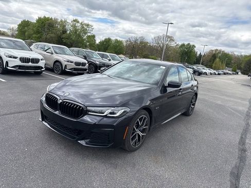 Used 2023 BMW 530e xDrive w/ Premium Package AWD/4WD image 3