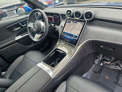Used 2024 Mercedes-Benz GLC 300 4MATIC image 29