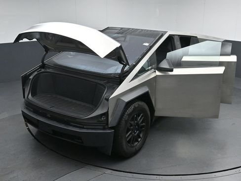 Used 2024 Tesla Cybertruck AWD Crew Cab image 44