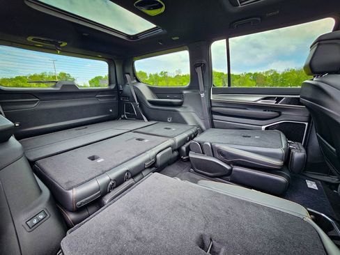 New 2026 Jeep Grand Wagoneer 4WD image 38
