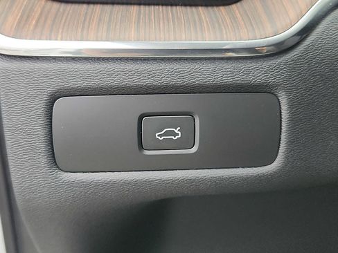 Used 2023 Volvo XC60 B5 Plus w/ Climate Package image 22