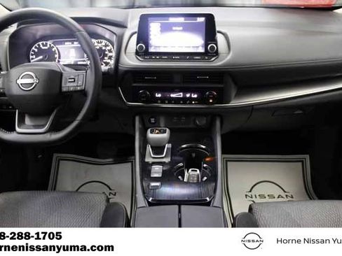 Used 2025 Nissan Rogue SV image 12