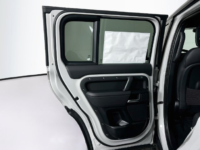 New 2026 Land Rover Defender 110 X-Dynamic SE AWD/4WD image 22