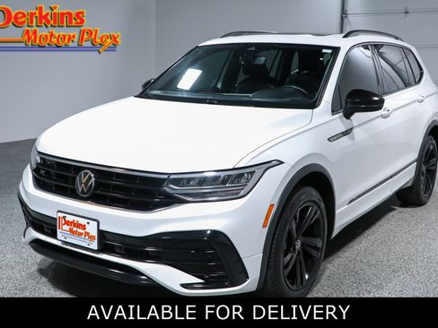 Used 2023 Volkswagen Tiguan SE R-Line AWD/4WD image 1