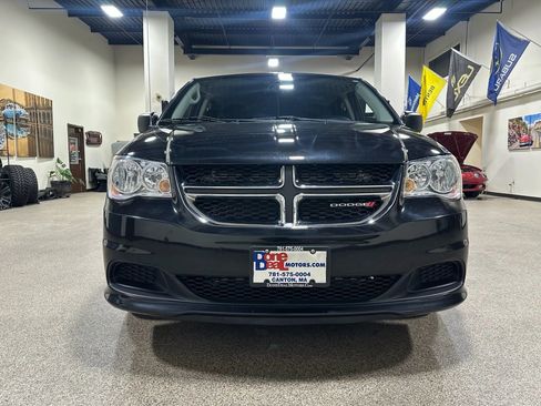 Used 2018 Dodge Grand Caravan SE w/ UConnect Hands-Free Group image 3