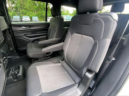 Certified 2024 Jeep Grand Cherokee L Laredo AWD/4WD image 20