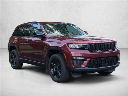 Used 2023 Jeep Grand Cherokee Limited w/ Luxury Tech Group II AWD/4WD image 3