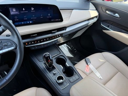 Certified 2024 Cadillac XT4 Premium Luxury w/ Technology Package FWD image 32