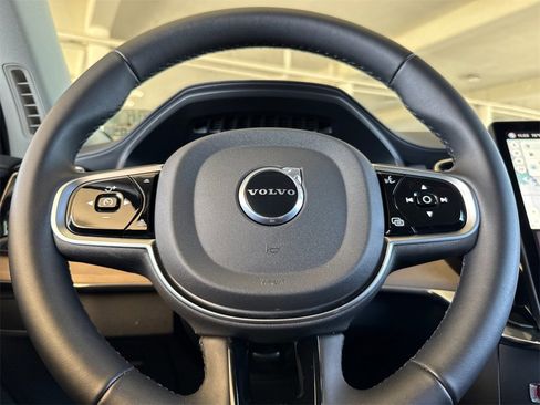 Certified 2025 Volvo XC90 B6 Plus image 24