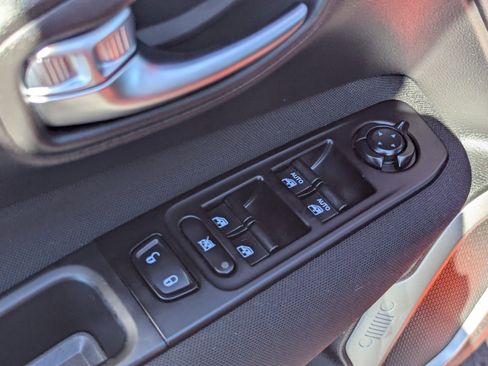 Used 2021 Jeep Renegade Latitude image 20