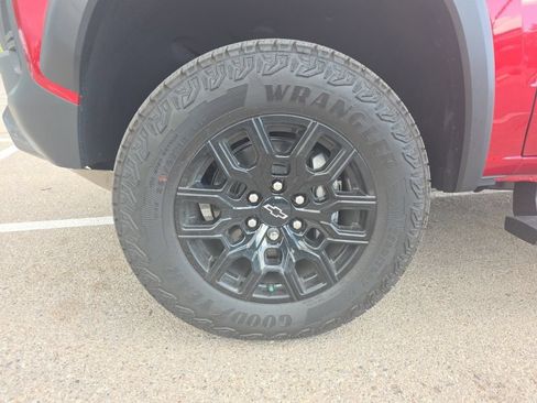 Used 2026 Chevrolet Colorado Trail Boss w/ LPO, Skid Plate Package AWD/4WD image 2