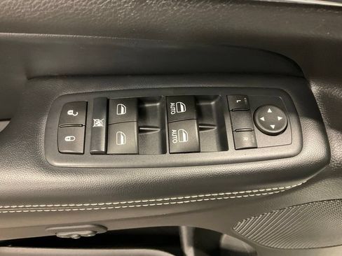 Used 2017 Jeep Grand Cherokee Limited AWD/4WD image 16