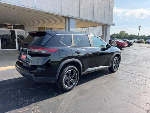 Used 2024 Nissan Rogue SV AWD/4WD image 3