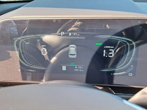 Used 2024 Kia Niro EX image 9