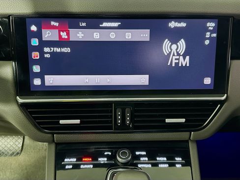 Used 2022 Porsche Cayenne image 17