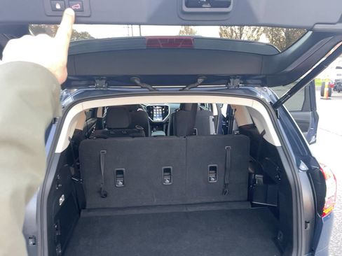 Used 2024 Subaru Ascent Premium w/ Convenience Package image 21