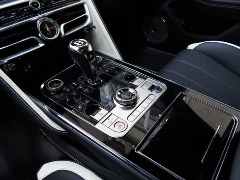 New 2026 Bentley Flying Spur Plug-In Hybrid image 19