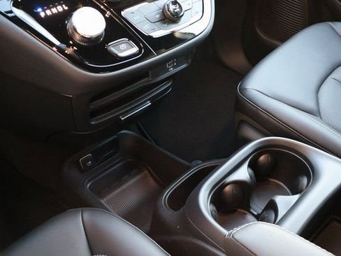 New 2026 Chrysler Pacifica Select w/ S Appearance Package image 24