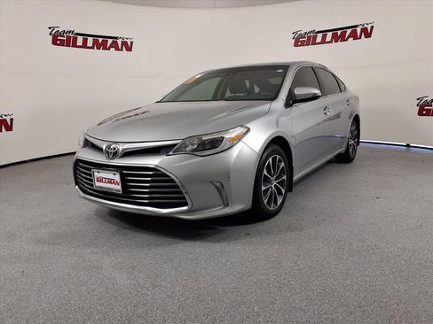 Used 2018 Toyota Avalon XLE image 3
