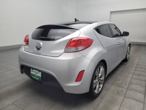 Used 2017 Hyundai Veloster Value Edition FWD image 9