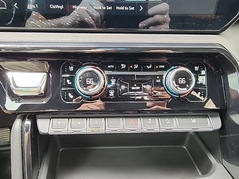 Used 2022 GMC Sierra 1500 AT4 w/ AT4 Premium Package AWD/4WD image 21