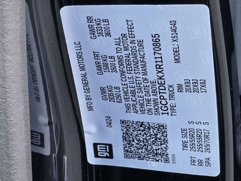 Used 2024 Chevrolet Colorado Z71 w/ Z71 Convenience Package 2 image 35