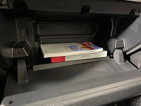 Certified 2025 Toyota Tacoma TRD Off-Road image 25