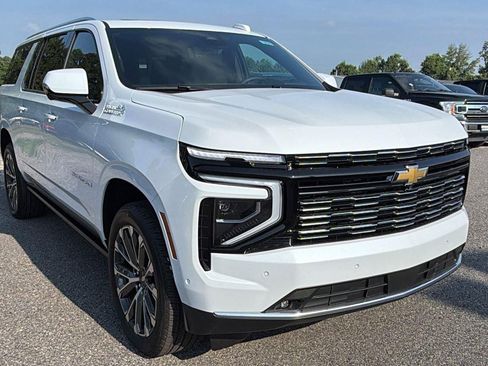 New 2026 Chevrolet Suburban High Country AWD/4WD image 3