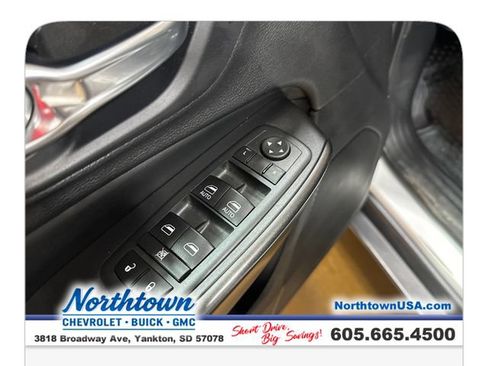 Used 2020 Jeep Cherokee Trailhawk w/ Cold Weather Group AWD/4WD image 11