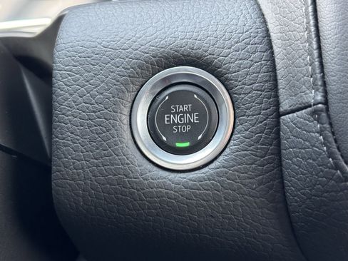 Used 2024 GMC Yukon XL Denali image 8