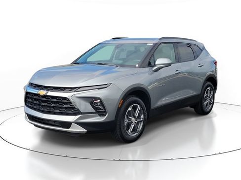 Certified 2025 Chevrolet Blazer LT w/ Convenience Package FWD image 2