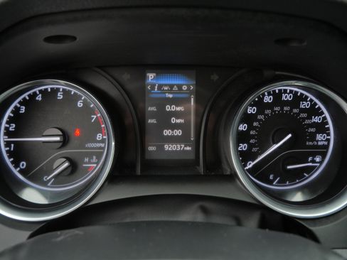 Certified 2020 Toyota Camry LE image 22