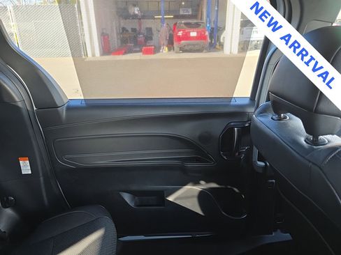 Used 2025 Toyota Sienna Platinum image 41