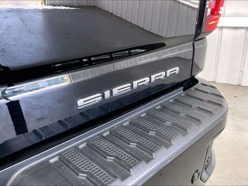 Used 2021 GMC Sierra 2500 Denali w/ Denali Black Diamond Edition AWD/4WD image 9