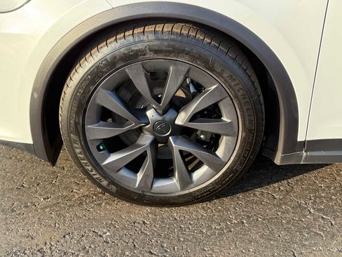 Used 2022 Tesla Model X image 16