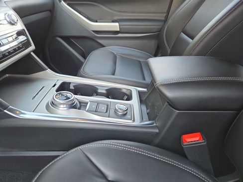 Used 2022 Ford Explorer XLT w/ Equipment Group 202A image 22