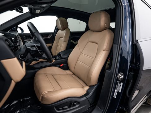 Certified 2025 Porsche Cayenne image 5
