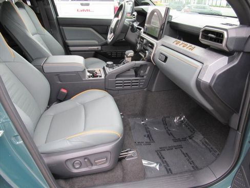 Used 2025 Toyota 4Runner Trailhunter image 10