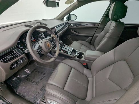 Certified 2026 Porsche Macan image 4