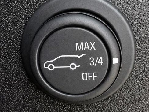 Used 2018 Chevrolet Equinox LT w/ Sun & Infotainment Package AWD/4WD image 13