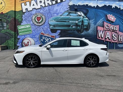 Used 2023 Toyota Camry SE FWD image 2