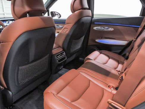 Certified 2026 Genesis GV70 2.5T Advanced AWD/4WD image 11