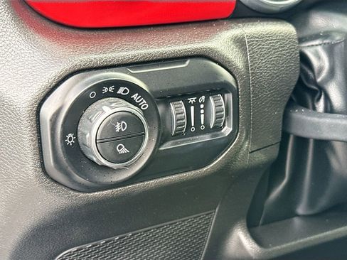 Used 2022 Jeep Gladiator Rubicon AWD/4WD image 11