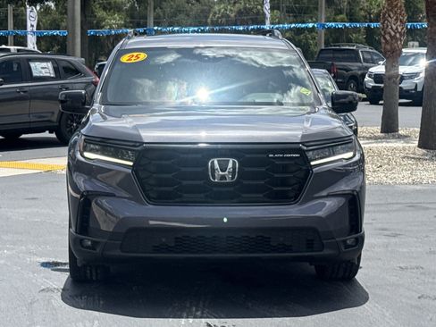 Certified 2025 Honda Pilot Black Edition image 4